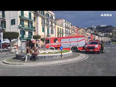 Pozzuoli, cittadini si rifugiano sul lungomare dopo lo sciame sismico