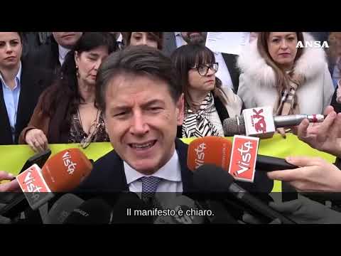Caro-bollette, M5s davanti a Palazzo Chigi: “La gente soffre, Meloni dov’e’?”