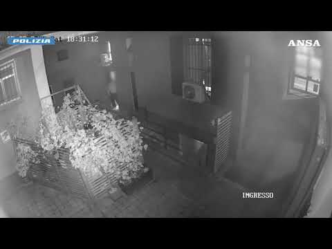 Milano, i momenti dell’omicidio nel panificio da una telecamera fissa