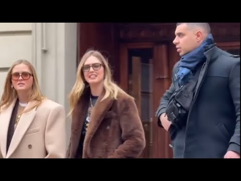 Torino, la passeggiata di Chiara Ferragni in centro
