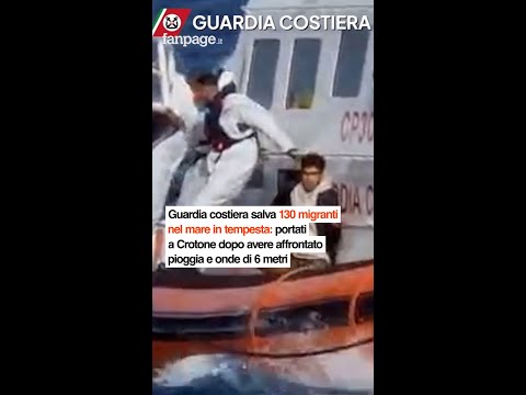 Guardia costiera salva 130 migranti nel mare in tempesta: portati a Crotone