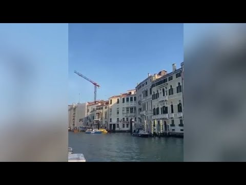 I carabinieri salvano un uomo che da un palazzo voleva buttarsi nel Canal Grande
