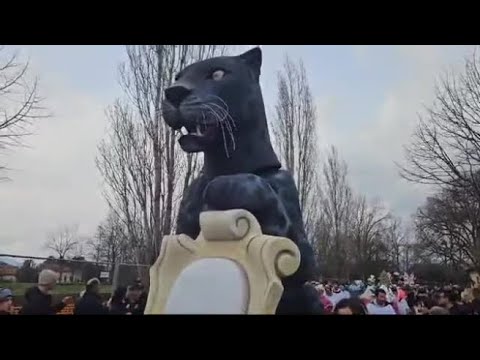 Il Carnevale di Viareggio «invade» Lucca