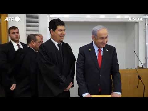 Israele, Netanyahu in tribunale al processo per corruzione