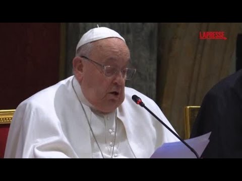Papa Francesco al Summit sui bambini: «Sacrificati agli idoli del potere, è inaccettabile»
