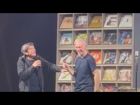 Bologna, il video di Gianni Morandi che a sorpresa sale sul palco durante lo spettacolo di Linus