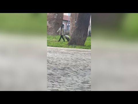 Roma, Telese riprende gli spacciatori in piazza Pepe: il video del degrado