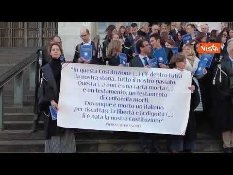 Flashmob dei magistrati davanti al Tribunale di Milano contro la riforma della giustizia