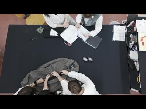 Da un’idea a un capo finito: quanto conta (ancora) il lavoro a mano
