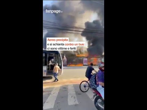 Aereo precipita e si schianta contro un bus a San Paolo: due morti e almeno due feriti