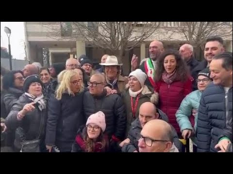 A Bari si inaugura “Mo Pasta”: al taglio del nastro si canta “Felicità” con Al Bano