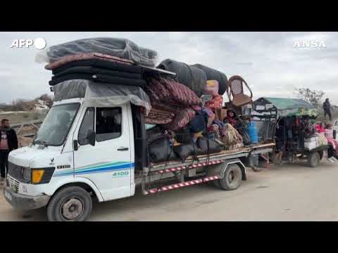 A Gaza le famiglie sfollate tornano verso nord lungo la Salaheddin Road