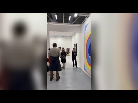 La protesta dei fischietti ad Artefiera Bologna