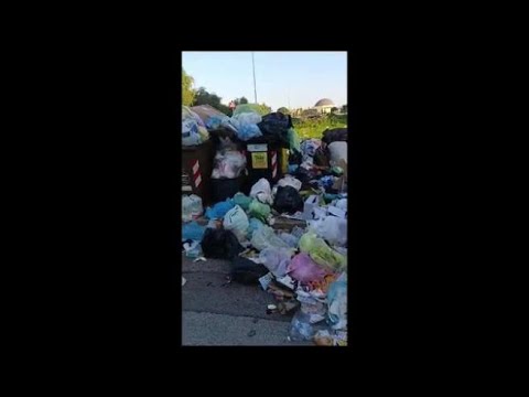 Bari: distesa di rifiuti tra i quartieri Fesca e San Paolo.