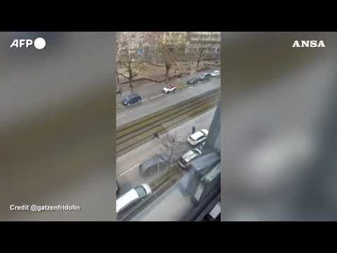 Auto su una manifestazione a Monaco, la polizia sul luogo