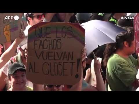 Buenos Aires, corteo Lgbtiq+ contro le politiche di Milei