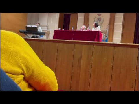 Vecchioni canta «Sogna ragazzo sogna» con una studente del liceo Arnaldo dove insegnava