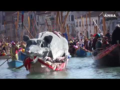 Venezia, la Pantegana apre il Carnevale