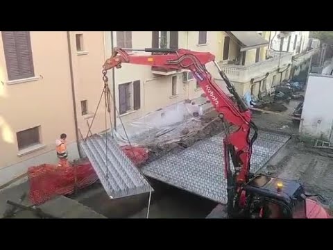 Bologna, il video della copertura del Ravone in via Andrea Costa