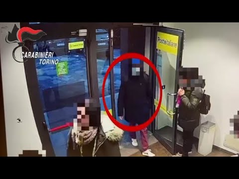 Torino, i sopralluoghi negli uffici postali del rapinatore seriale