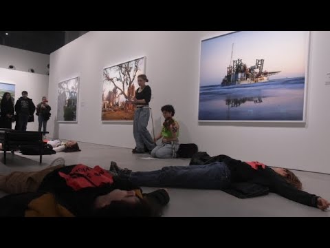 Torino, blitz di Extinction Rebellion alla mostra «American Nature» delle Gallerie d’Italia