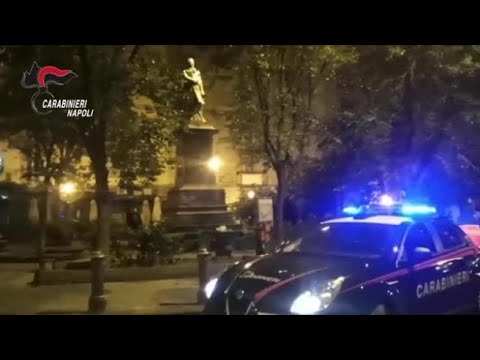 Napoli, scontro e coltellate tra bande di giovani