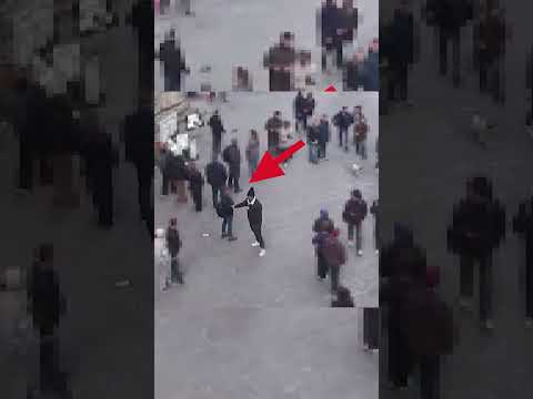 Come reagiscono gli scippatori in centro a Firenze