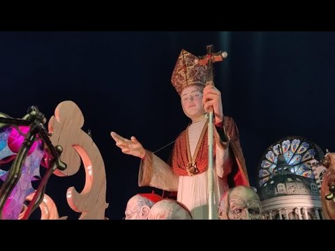 Carnevale di Viareggio, vince il carro con il «papa donna»