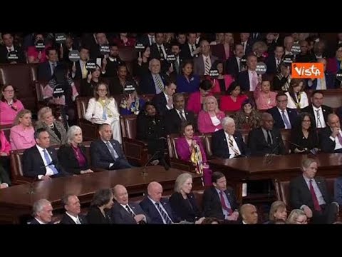 “Musk ruba”, i cartelli dem al Congresso Usa per protestare durante discorso Trump