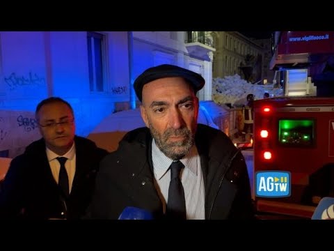 Crollo palazzina a Bari, contestato il sindaco Leccese : «Siete venuti solo perché è crollato»