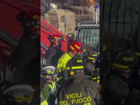 Palazzina crollata a Bari: donna estratta viva dalle macerie
