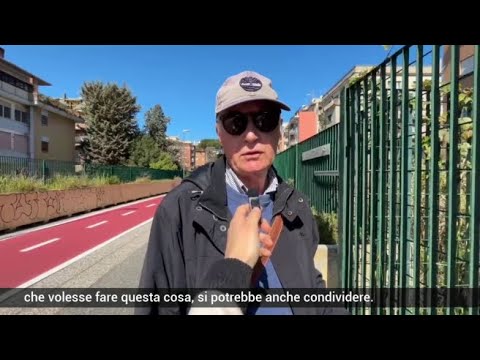 Adolfo, il volontario che pulisce la pista ciclabile: «Datemi una mano»