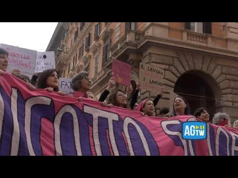 Roma, corteo 8 marzo: le voci delle donne in piazza