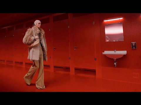 Valentino | Fall Winter 2025/2026 | Le Méta-Théâtre Des Intimités