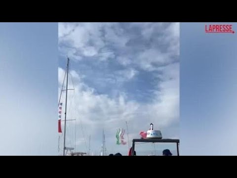 L’Amerigo Vespucci a Trieste, il sorvolo delle Frecce Tricolori