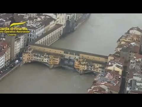 Da Firenze a Pisa, l’Arno ripreso dall’alto