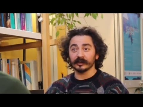 «Lucio Corsi dovrebbe cambiare il testo del suo brano, offende i rom»