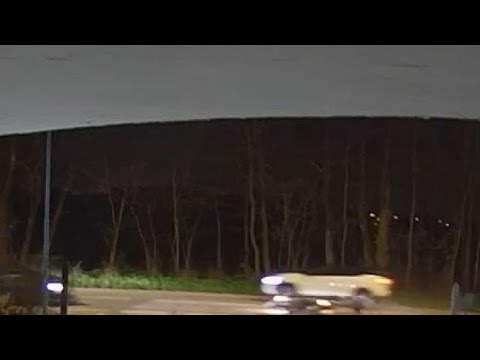 Il video dell’incidente di Niccolò, travolto a bordo del suo scooter a Bologna