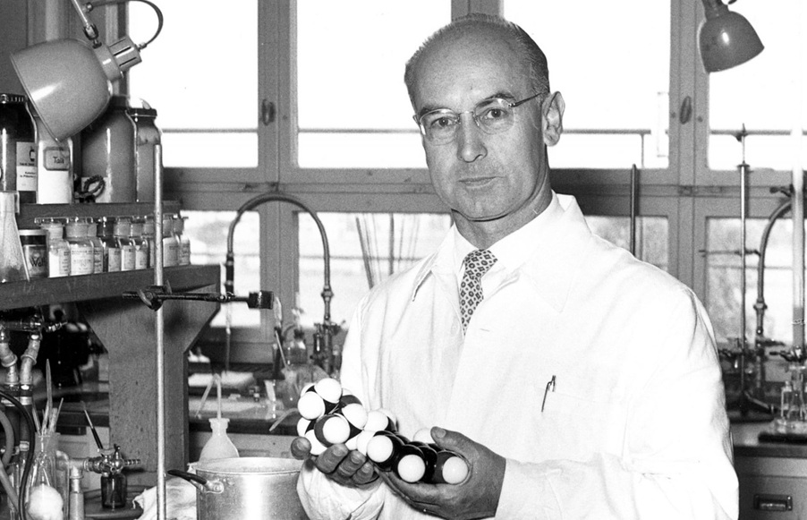 Albert Hofmann e gli effetti dell’LSD – Il primo successo della Apple – L’ultimo volo di “Air” Jordan