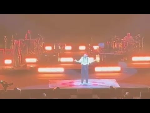 L’omaggio di Jovanotti a papa Francesco durante il concerto a Roma: «Gli abbiamo voluto bene»