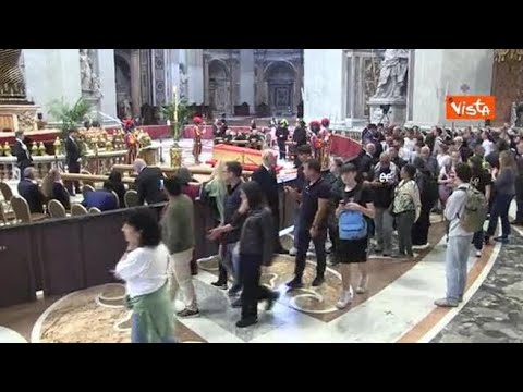 Addio a Papa Francesco, la salma del Santo Padre esposta nella Basilica di San Pietro