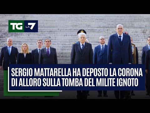 Sergio #Mattarella ha deposto la corona di alloro sulla tomba del Milite Ignoto