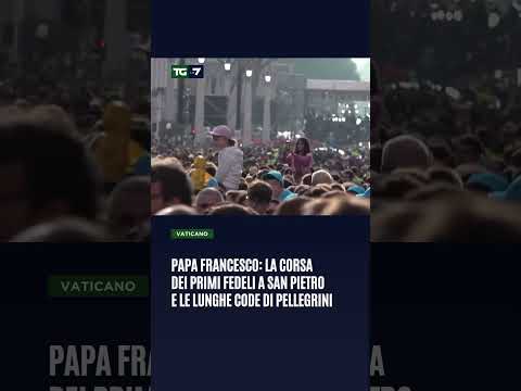 Papa Francesco: la corsa dei primi fedeli a San Pietro e le lunghe code di pellegrini
