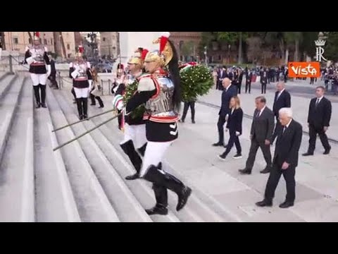 25 Aprile, Mattarella onora la tomba del Milite ignoto all’Altare della Patria