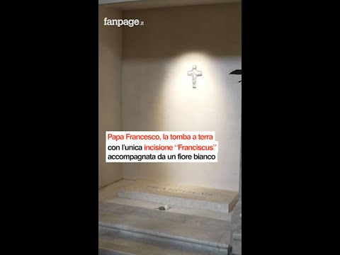 I fedeli in visita alla tomba di Papa Francesco