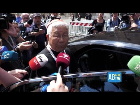 Il riserbo dei cardinali all’uscita dalla Congregazione: «Pregate per noi»