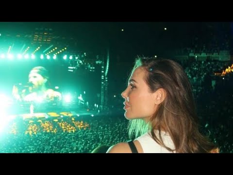 Ilary Blasi sugli spalti al concerto di Jovanotti: ecco foto e video