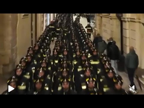 L’Aquila, lo spettacolare video delle prove del giuramento degli allievi vigili del fuoco