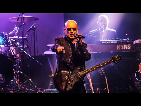 Enrico Ruggeri, il live a Largo Venue: la guerra, la politica e l’amore fra momenti rock e melodia