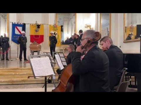 Addio a Roberto De Simone, nel San Carlo riecheggia il Requiem di Mozart